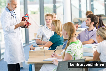 Du học tại học viện Holmes